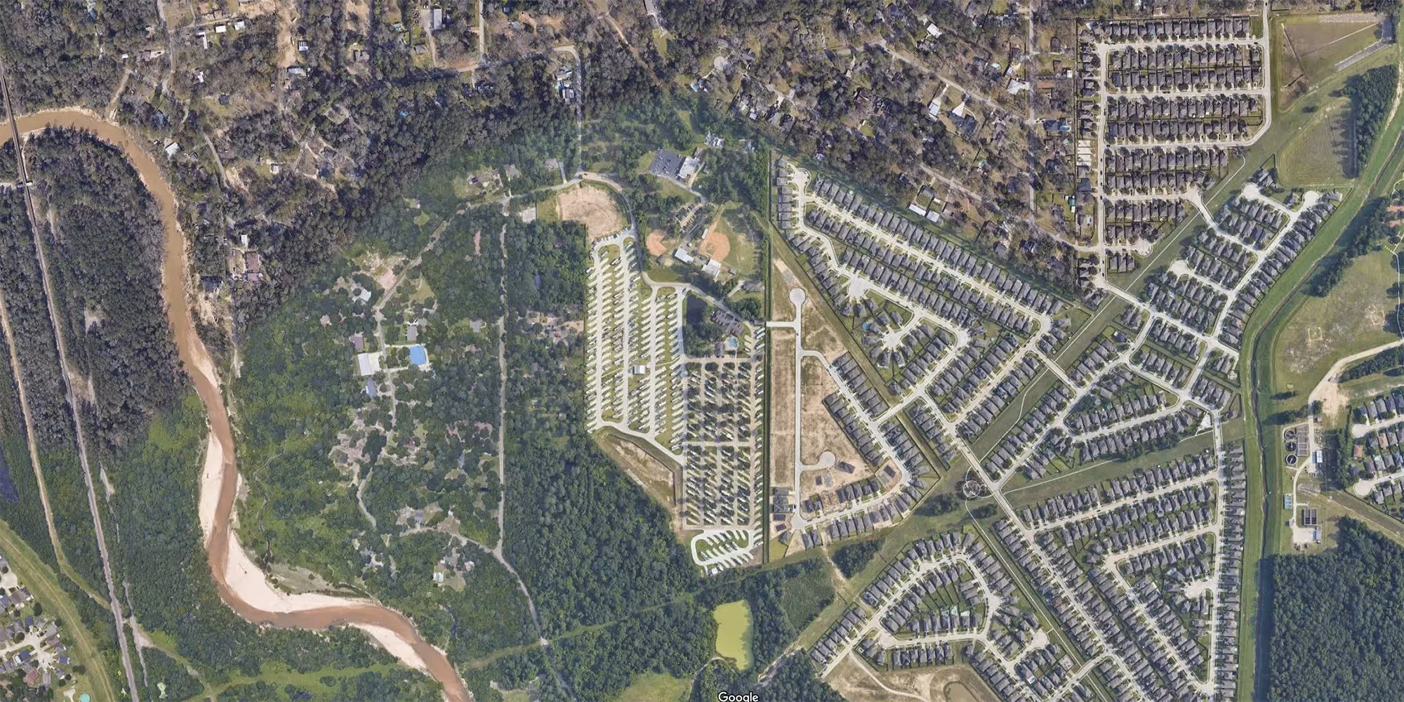 Rayford Crossing — grounds