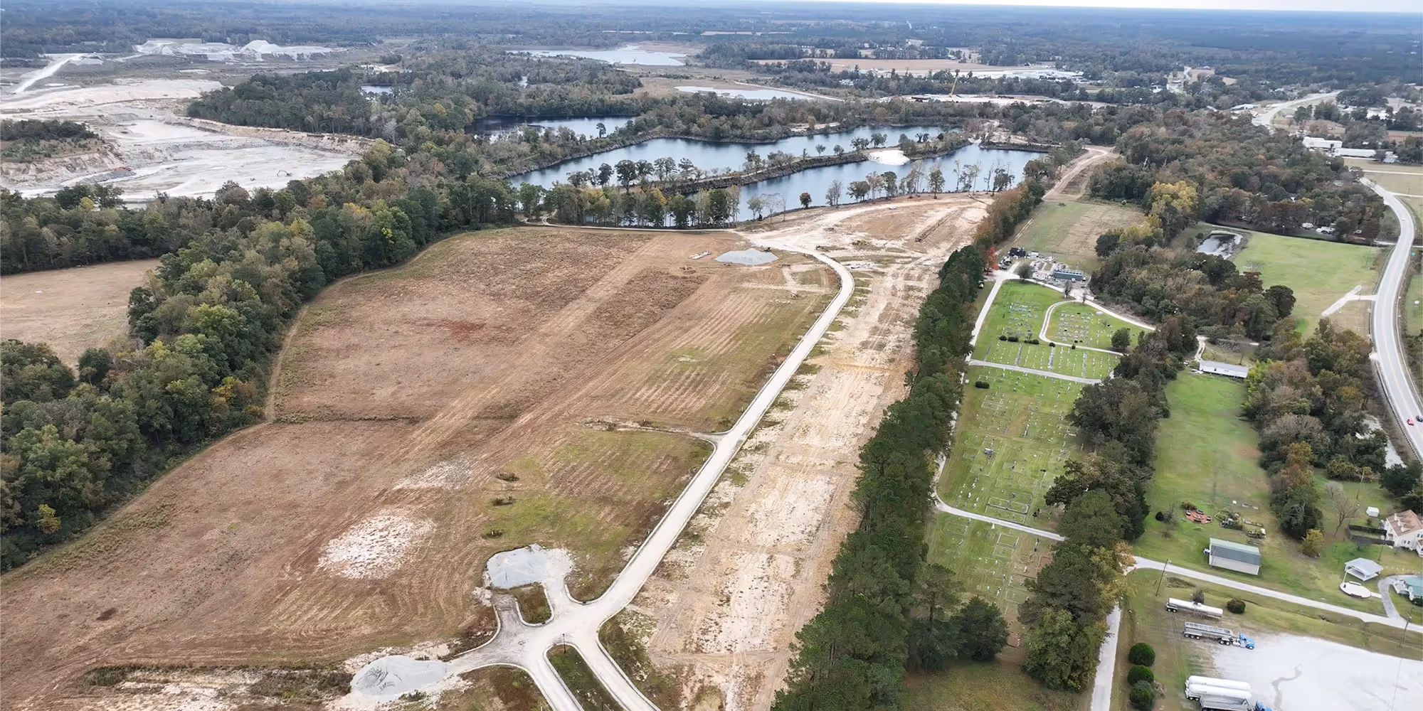 The Lakes — amenities